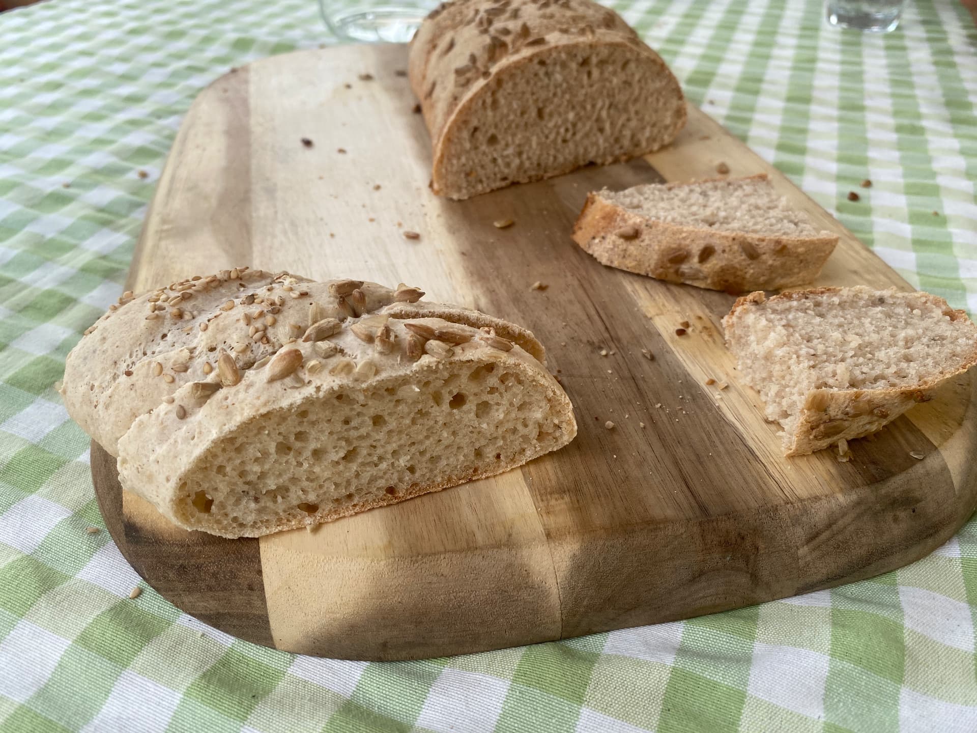 Aufgeschnittenes glutenfreies Brot